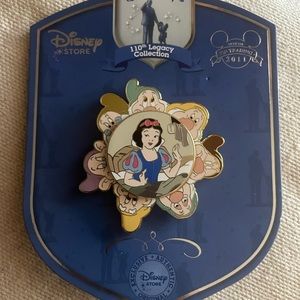 Disney Snow White and the seven dwarfs 110th legacy spinner pin